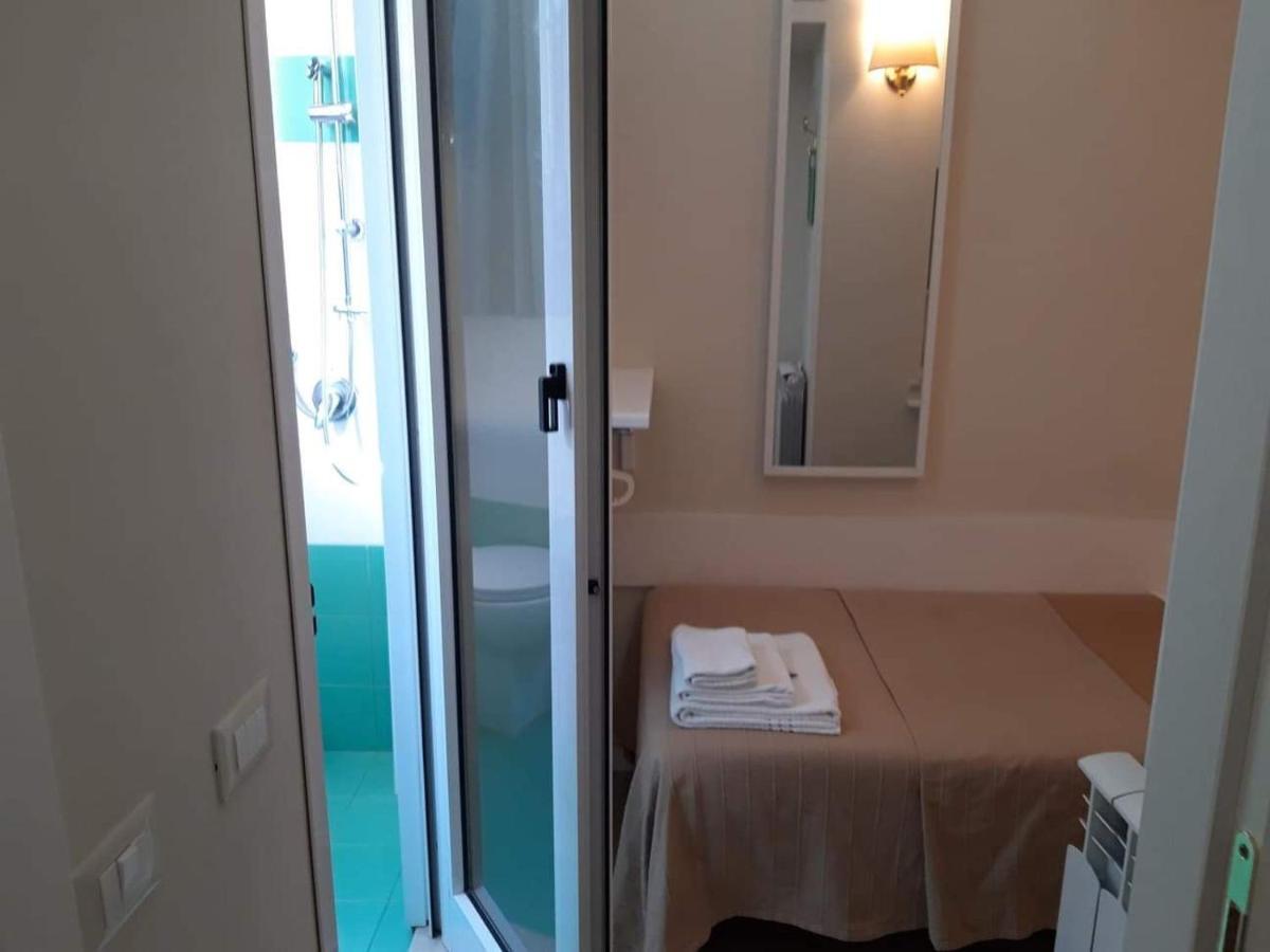 Small Single Room ローマ エクステリア 写真