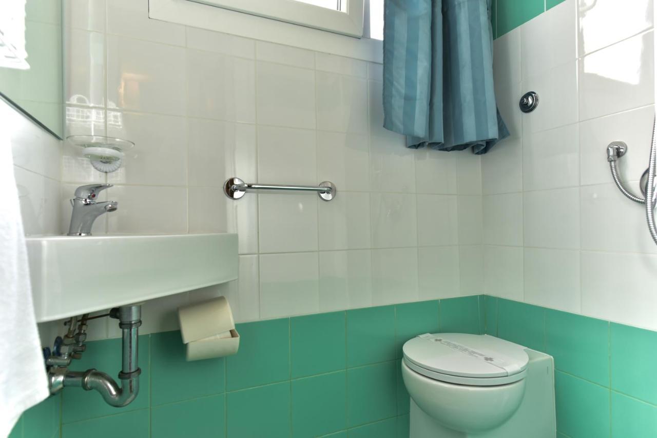 Small Single Room ローマ エクステリア 写真